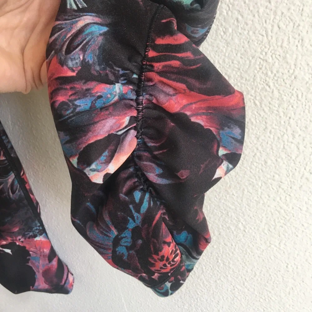 Calia Rose Garden Leggings 7/8 Cropped Ruched Floral Red Yoga Mid Rise Medium - Picture 10 of 12